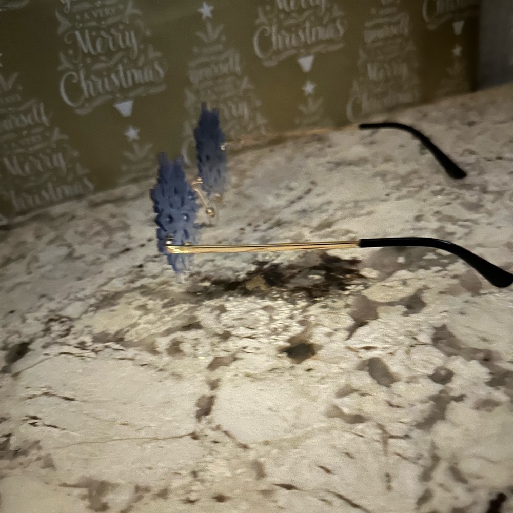 Women’s Snowflakes Sunglasses